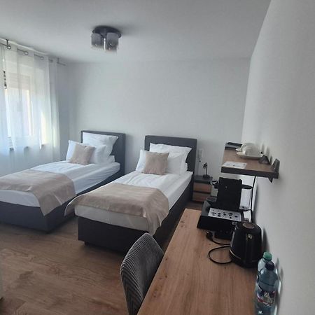 Apartments Seibel Doppel-Zweibettzimmer Mit Bad Ройтлинген Екстериор снимка