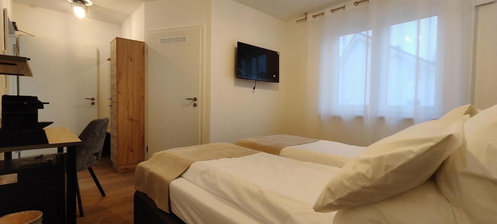 Apartments Seibel Doppel-Zweibettzimmer Mit Bad Ройтлинген Екстериор снимка