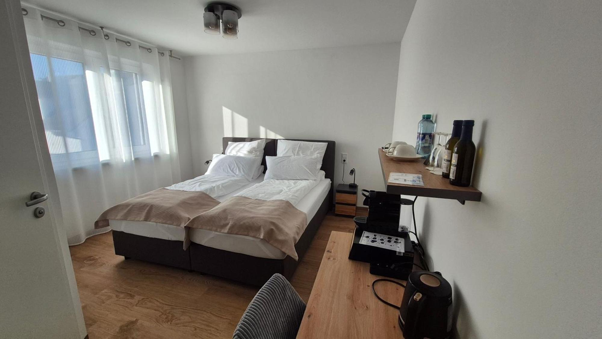 Apartments Seibel Doppel-Zweibettzimmer Mit Bad Ройтлинген Екстериор снимка