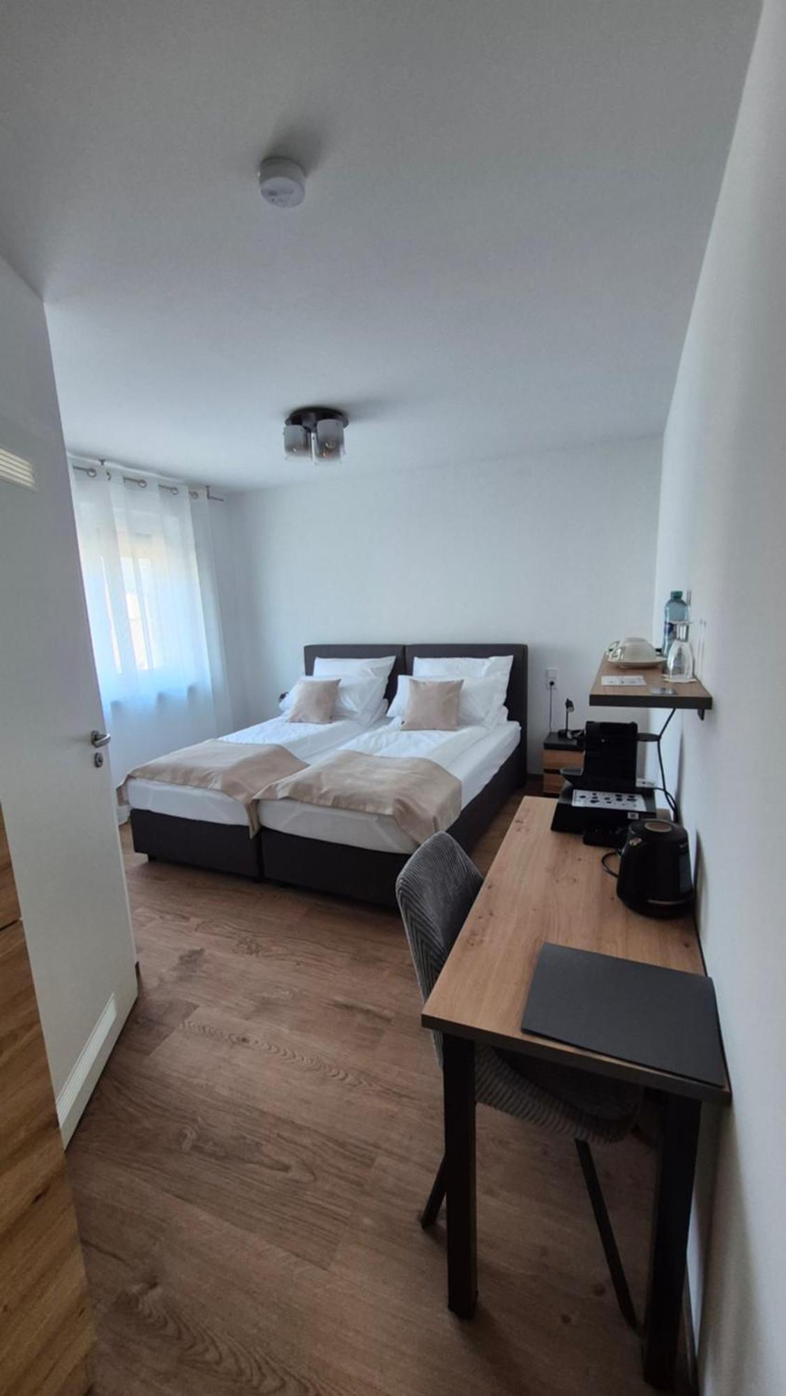 Apartments Seibel Doppel-Zweibettzimmer Mit Bad Ройтлинген Екстериор снимка