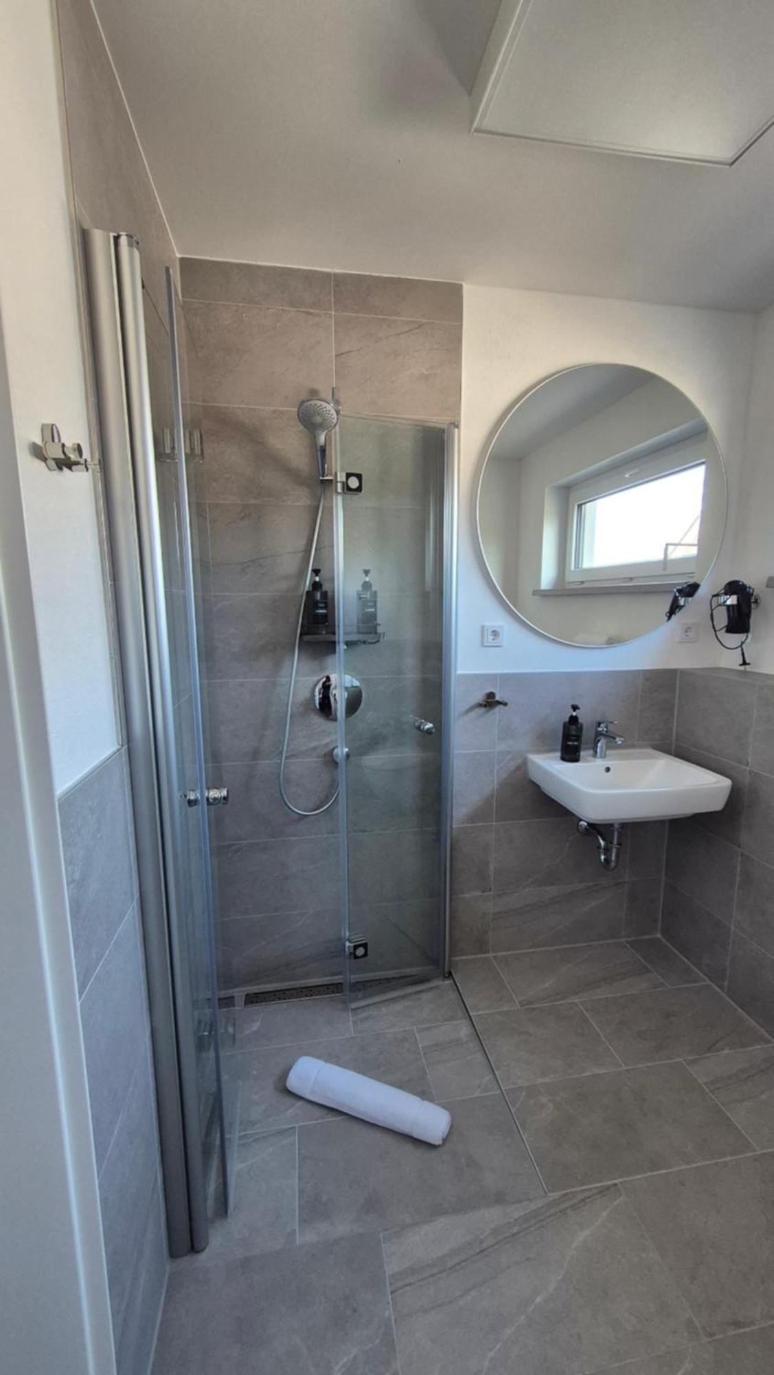 Apartments Seibel Doppel-Zweibettzimmer Mit Bad Ройтлинген Екстериор снимка