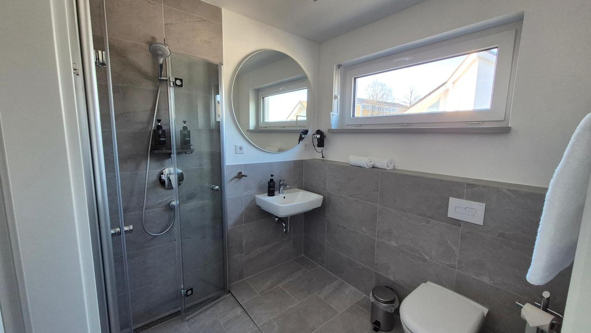 Apartments Seibel Doppel-Zweibettzimmer Mit Bad Ройтлинген Екстериор снимка