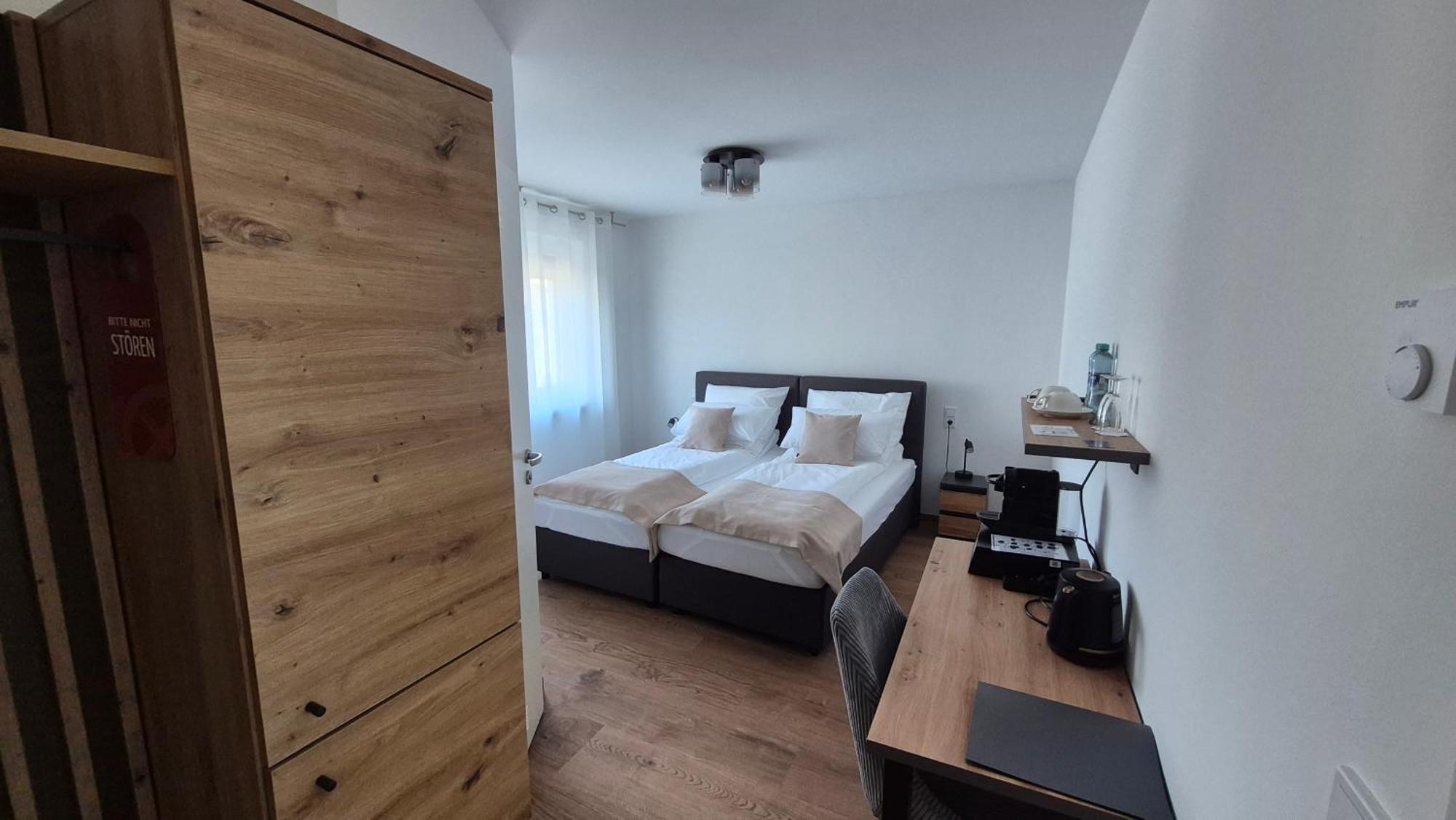 Apartments Seibel Doppel-Zweibettzimmer Mit Bad Ройтлинген Екстериор снимка